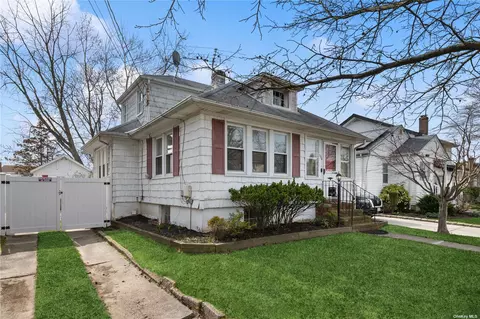325 Franklin Ave, Hewlett, NY 11557