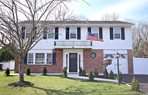 40 Columbine Ave, Islip, NY 11751