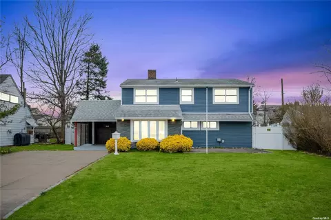 193 Spindle Rd, Hicksville, NY 11801