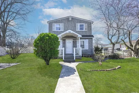 785 Hawkins Blvd, Copiague, NY 11726