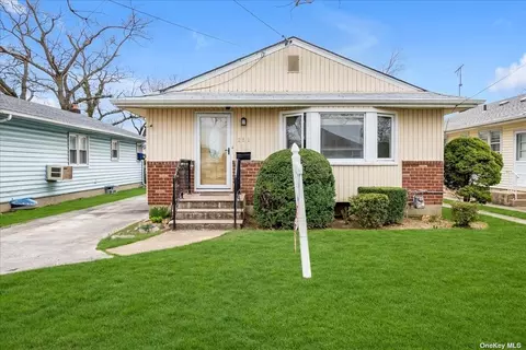 251 Marcus Ave, New Hyde Park, NY 11040