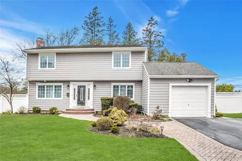 1 Bradford Rd, Plainview, NY 11803