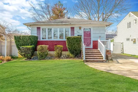404 Seaford Ave, Massapequa, NY 11758