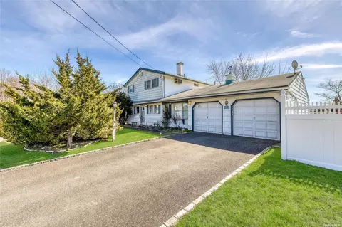 10 Hy, Lake Grove, NY 11755