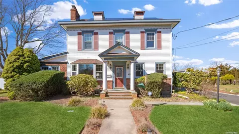 420 Grove Ave, Patchogue, NY 11772
