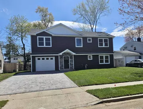 22 Carriage Ln, Levittown, NY 11756
