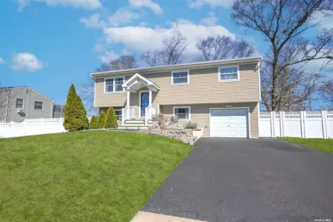 101 Fountain Ave, Selden, NY 11784