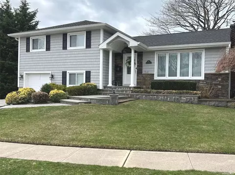 95 Caffrey Ave, Bethpage, NY 11714