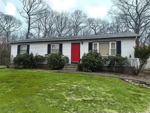 79 Barbara Ln, Middle Island, NY 11953