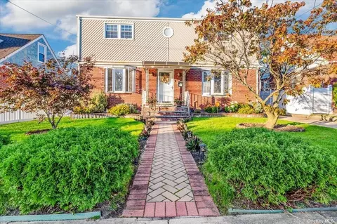 95 Ludlam Ave, Elmont, NY 11003