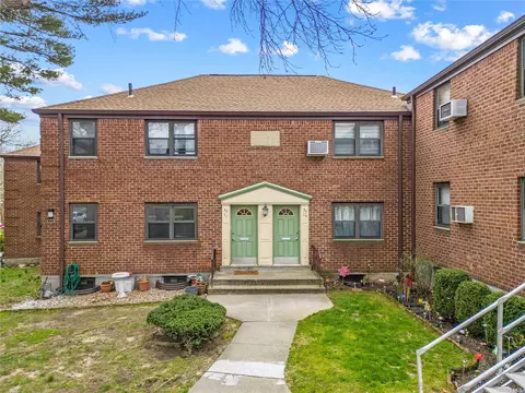 57-11 246th Cres #E-3, Douglaston, NY 11362