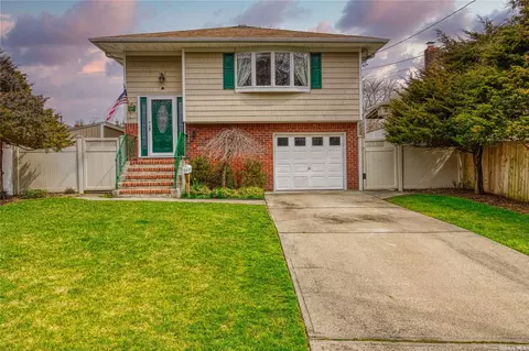 25 Paddock St, North Babylon, NY 11703