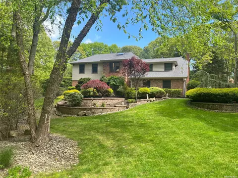 27 Stony Hill Path, Smithtown, NY 11787