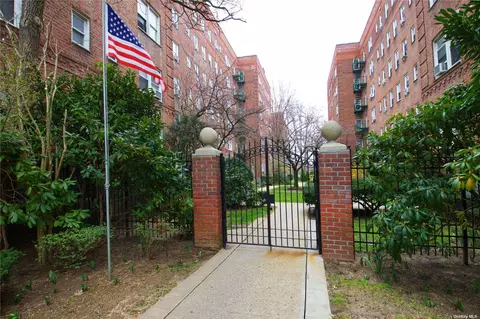 30 Cathedral #1D, Hempstead, NY 11550