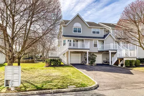 99 Leeward Ln, Port Jefferson, NY 11777