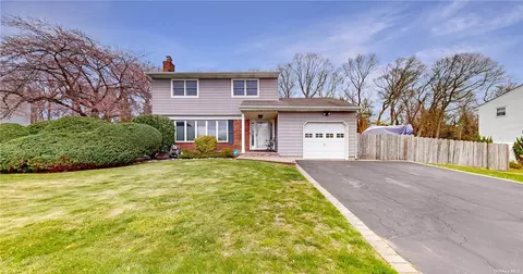 7 Joyce Dr, Hauppauge, NY 11788