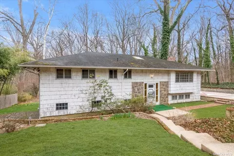 74 Sugar Maple Ln, Glen Cove, NY 11542