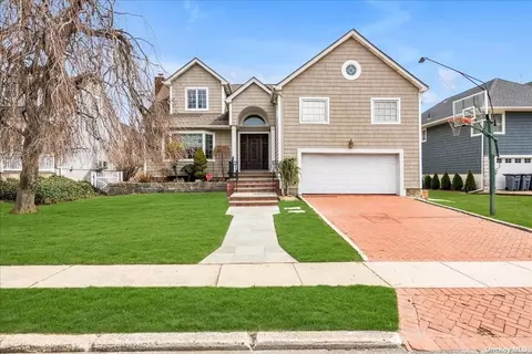 565 Rica Ln, Woodmere, NY 11598