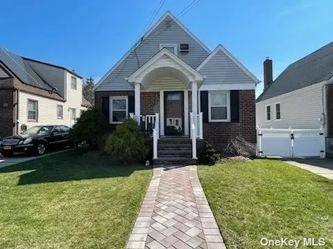1414 Lincoln Ave, New Hyde Park, NY 11040