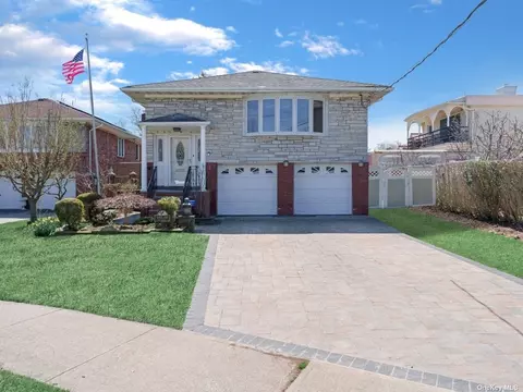 141-10 South Dr, Malba, NY 11357