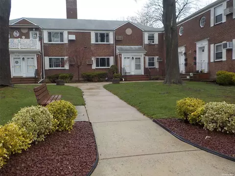 73-21 263rd St #E-2, Glen Oaks, NY 11004