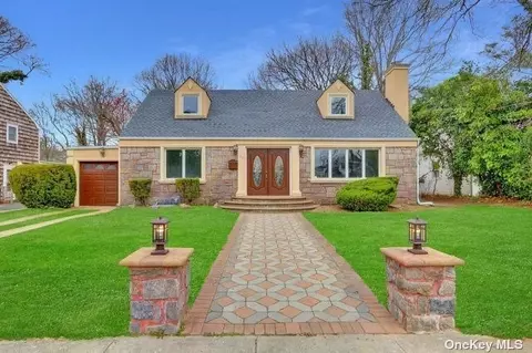 861 Schuman Pl, Baldwin, NY 11510