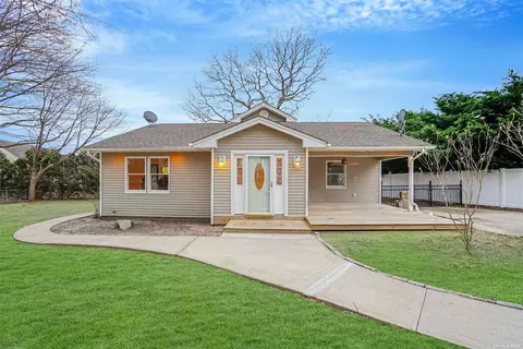 56 Wylde Rd, Mount Sinai, NY 11766