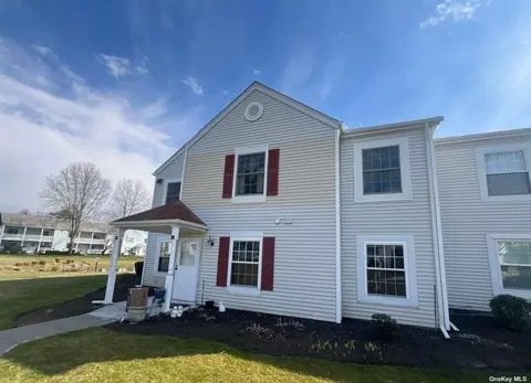 169 Fairview Cir #169, Middle Island, NY 11953