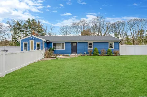 10 W End Ave, Brentwood, NY 11717