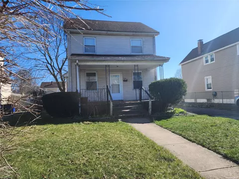 110 Leonard Ave, Freeport, NY 11520