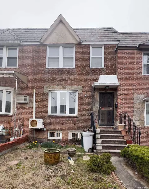 73-35 52nd Dr, Maspeth, NY 11378