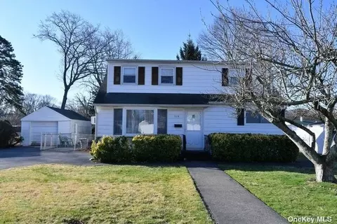 326 Delaware Ave, Bay Shore, NY 11706