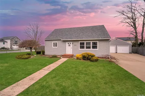 1102 14th St, West Babylon, NY 11704