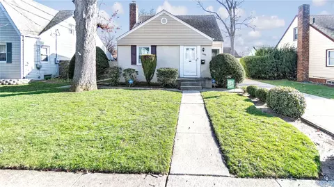 560 Emerson Ave, North Baldwin, NY 11510