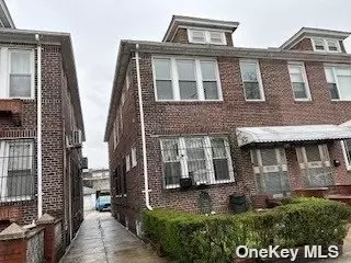 37-14 62nd St, Woodside, NY 11377
