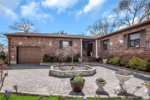 1246 Minerva Ave, West Islip, NY 11795