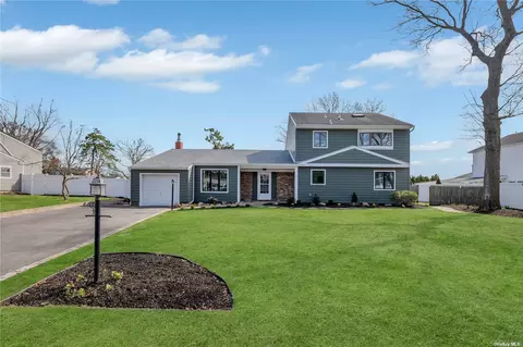 10 Porpoise Dr, Centereach, NY 11720