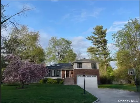 3 Wood Valley Ln, Port Washington, NY 11050