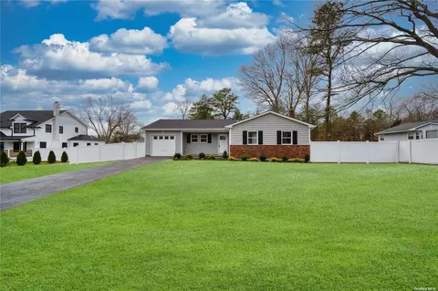36 Warren Ave, Ronkonkoma, NY 11779