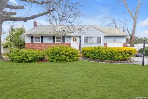 1828 Scott Ave, West Islip, NY 11795