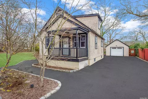 8 Orient Rd, Mastic Beach, NY 11951
