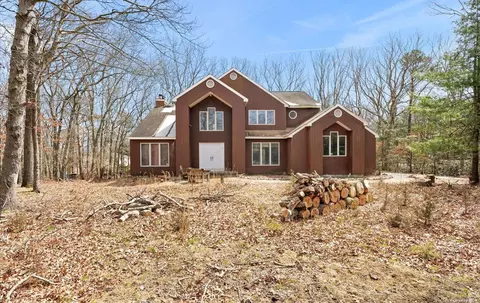 36 Green Tree Dr, Riverhead, NY 11901