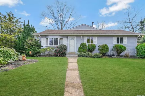 1014 Merriam Rd, Bay Shore, NY 11706