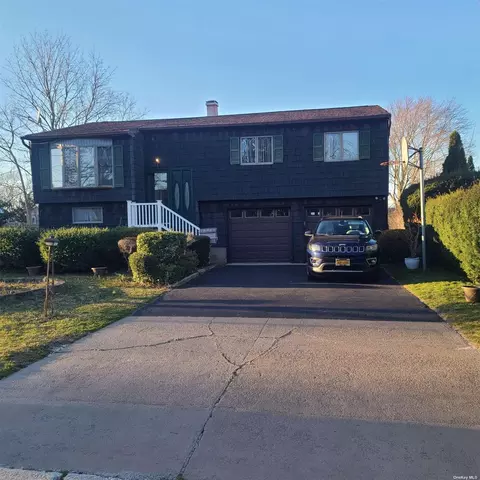 59 Orange St, Central Islip, NY 11722