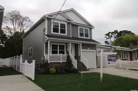 81 Pennsylvania Ave, Roosevelt, NY 11575