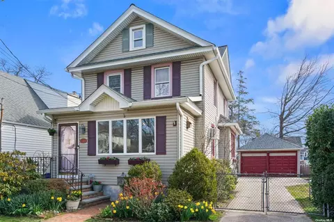 31 Linden Ave, Floral Park, NY 11001