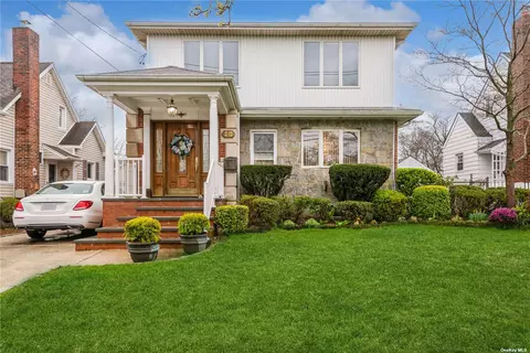 20 Oxford St, New Hyde Park, NY 11040