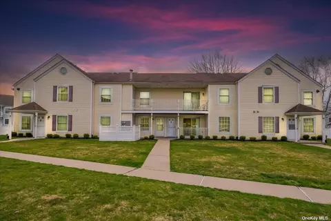 8 Fairview Cir #8, Middle Island, NY 11953