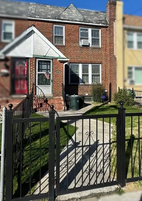 114-32 200th St, Saint Albans, NY 11412