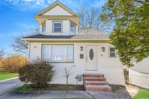 51 Henry St, Roosevelt, NY 11575